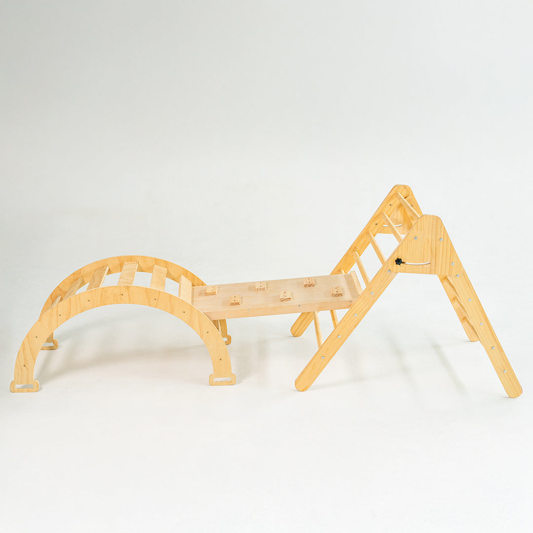 Parque Montessori de madera Nekito armado en una habitación infantil