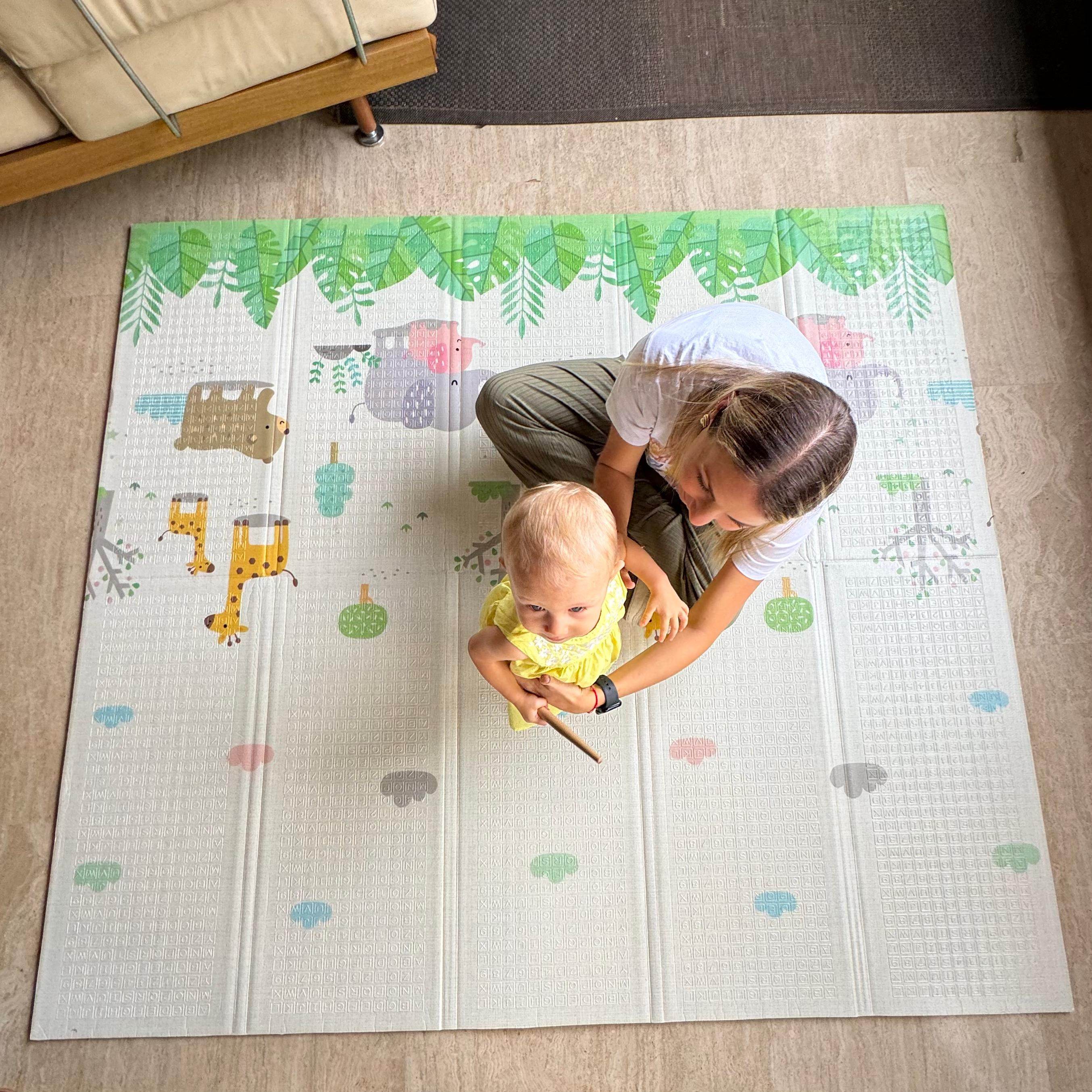 Playmat Nekito en uso real en la sala de una casa